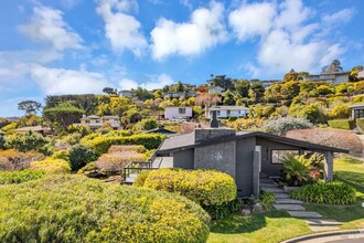 4 Greenwood Ct in Tiburon, CA - Foto de edificio - Building Photo