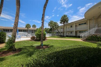 500 S Washington Dr in Sarasota, FL - Foto de edificio - Building Photo
