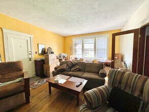 18 Alton Pl, Unit 1 in Brookline, MA - Building Photo - Building Photo