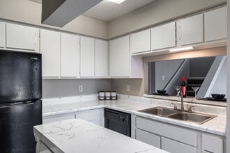 Greentree in Carrollton, TX - Building Photo - Interior Photo