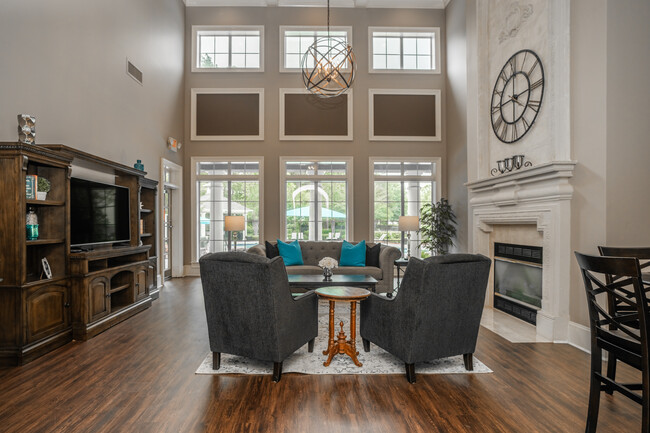 The Heights At Towne Lake in Woodstock, GA - Foto de edificio - Interior Photo