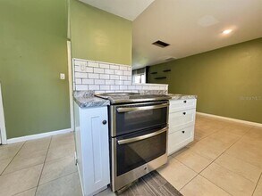 12301 N 58th St in Tampa, FL - Building Photo - Building Photo