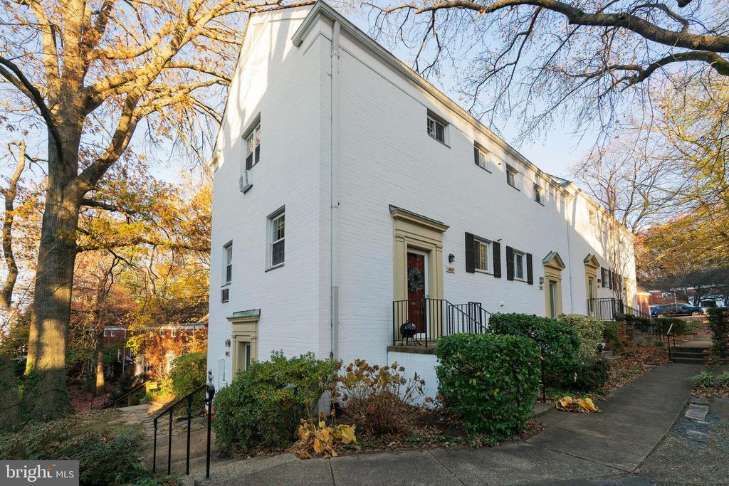 1629 Fitzgerald Ln in Alexandria, VA - Building Photo