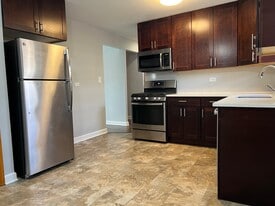 8614 W Berwyn Ave in Chicago, IL - Building Photo