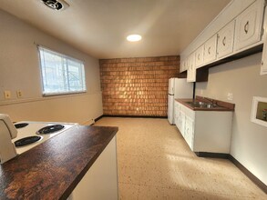 736 Elmhurst Pl-Unit -5 in Pueblo, CO - Foto de edificio - Building Photo