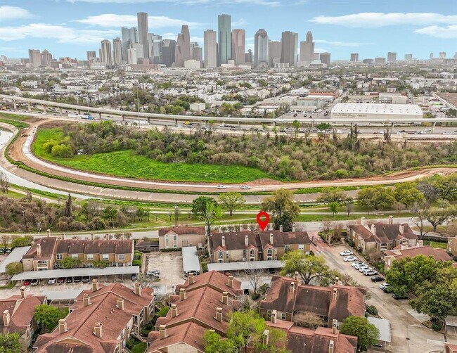 1860 White Oak Dr in Houston, TX - Building Photo - Building Photo