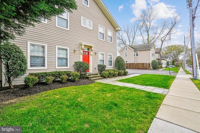 property at 409 E Raymond Ave