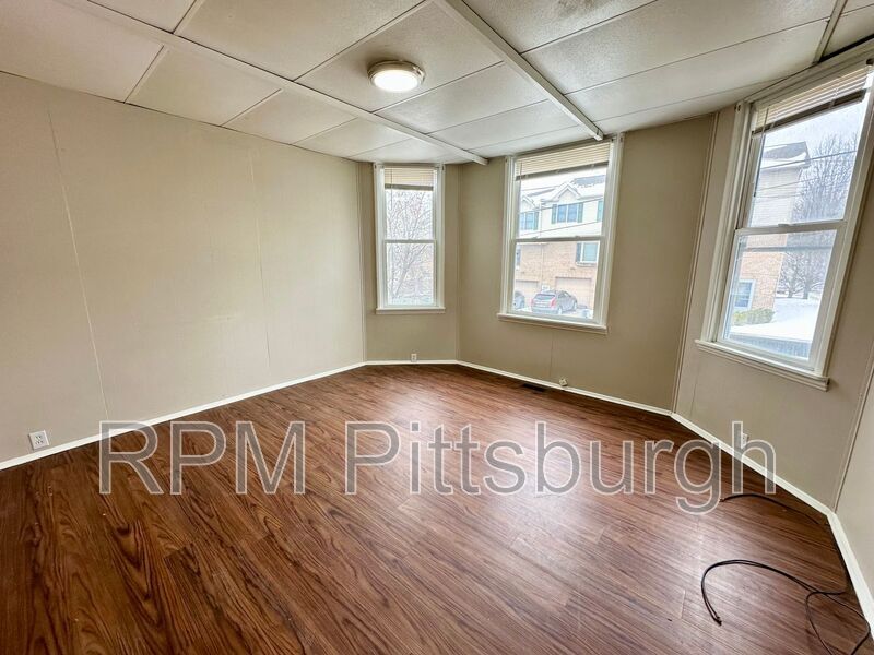 310 Santos St in East Mckeesport, PA - Building Photo