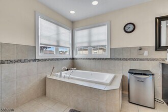 927 E Henry St in Linden, NJ - Building Photo - Building Photo