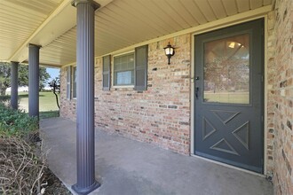 1454 W Wintergreen Rd in Lancaster, TX - Building Photo - Building Photo