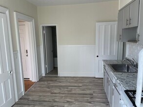 54 Main St N, Unit Apartment 4 in Castleton On Hudson, NY - Building Photo - Building Photo