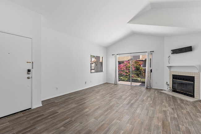 11239 Avenida De Los Lobos in San Diego, CA - Building Photo - Building Photo