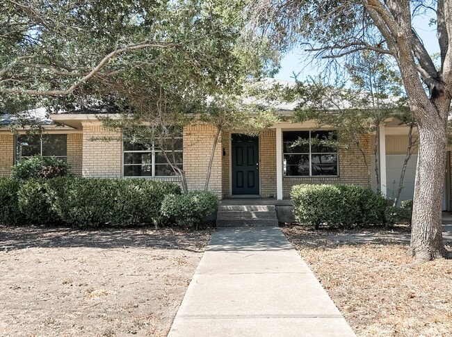 property at 1611 M Ave