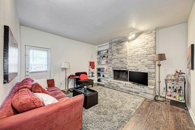 3102 Cedar St in Austin, TX - Building Photo - Building Photo