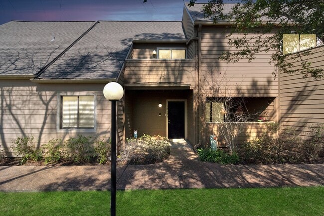 12823 Briarwest Cir in Houston, TX - Building Photo - Building Photo