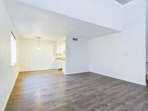 2124 Burton Dr in Austin, TX - Building Photo - Building Photo