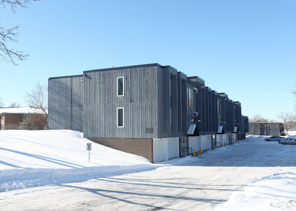 Cedar Bridges in Bloomington, MN - Building Photo