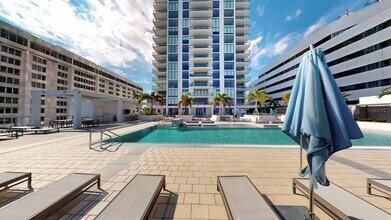 301 1st St S, Unit 3007 in St. Petersburg, FL - Building Photo - Building Photo