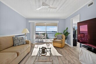 390 NE Edgewater Dr in Stuart, FL - Building Photo - Building Photo