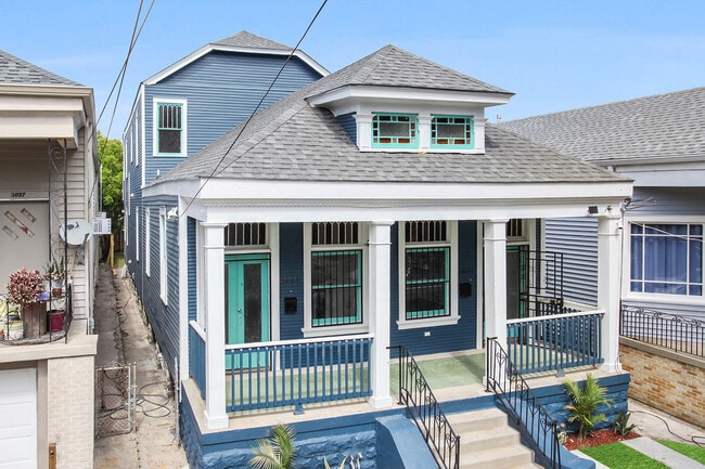 property at 3025 Banks St