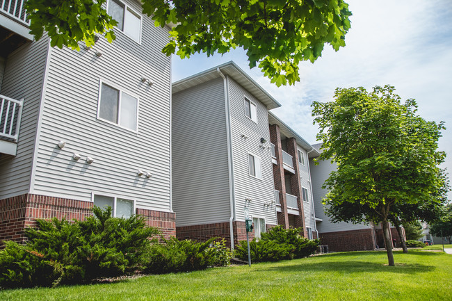 Coconino Place Condominiums in Ames, IA - Building Photo - Building Photo