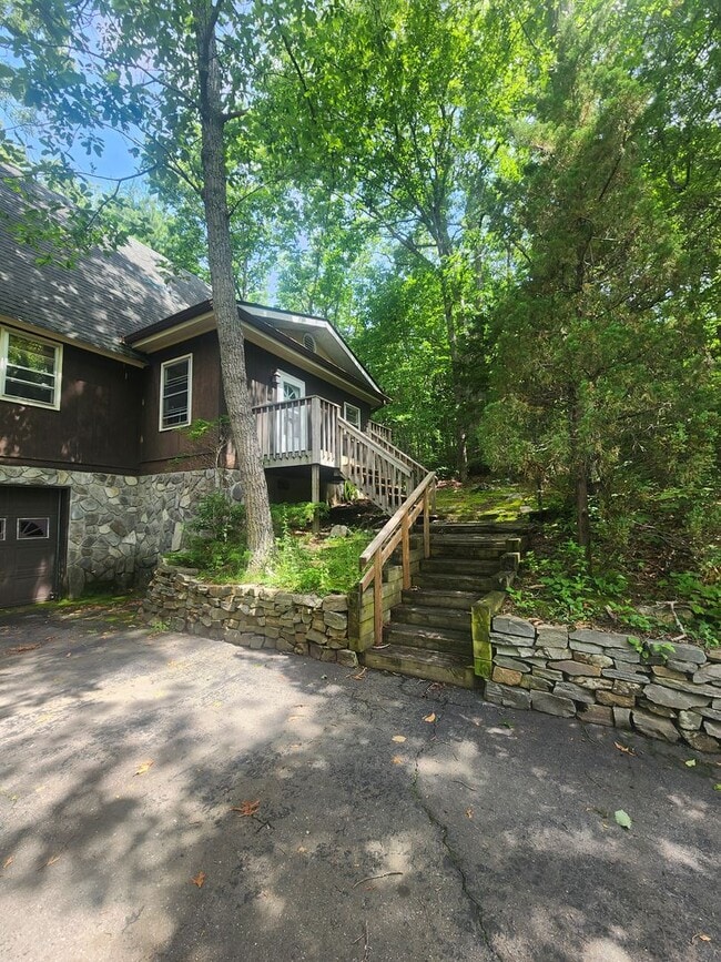 231 Fern Way in Black Mountain, NC - Building Photo - Building Photo