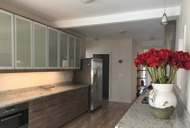 330 S Main St in Ann Arbor, MI - Building Photo - Building Photo