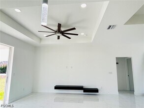 2022 Xelda Ave N in Lehigh Acres, FL - Foto de edificio - Building Photo