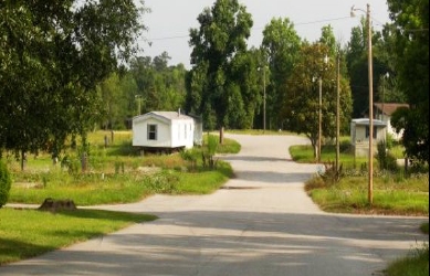 Twin Oaks Mobile Home Park in Thomasville, GA - Building Photo