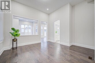 2440 Edward Leaver Trl in Oakville, ON - Building Photo - Building Photo