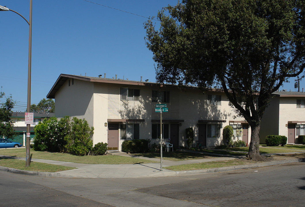 2730 S Rosewood Ave in Santa Ana, CA - Building Photo