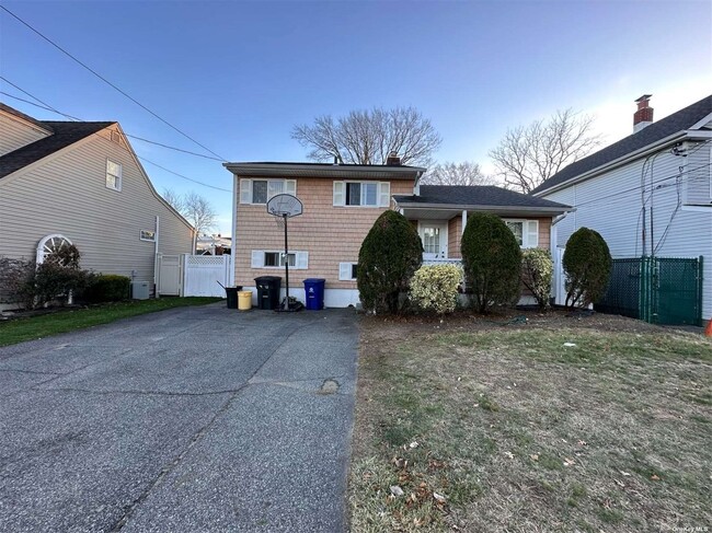 11 Howard St | Rentals in Hicksville, NY