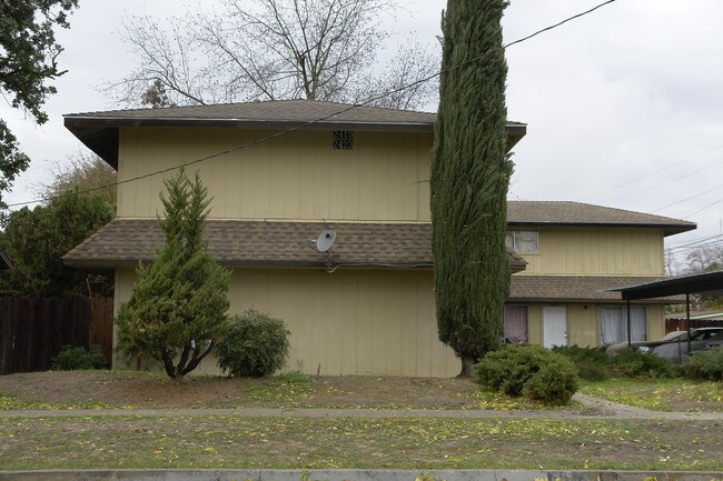 2415-2423 O St in Merced, CA - Foto de edificio - Building Photo