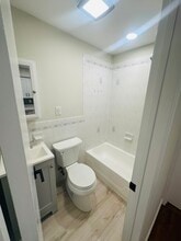 7 Wallis Ave, Unit 1 in Jersey City, NJ - Foto de edificio - Building Photo