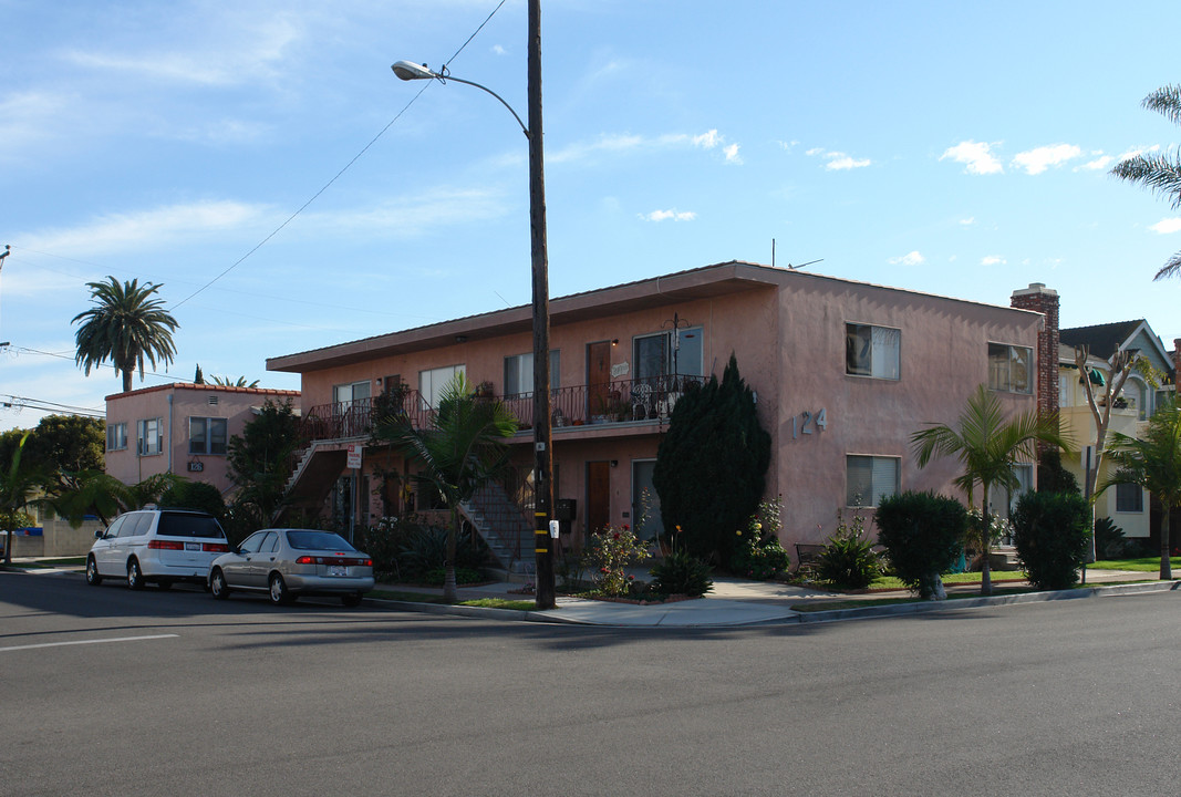 124-126 3rd St in Seal Beach, CA - Building Photo