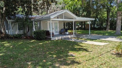 704 NE 2nd Ave in Crystal River, FL - Building Photo - Building Photo