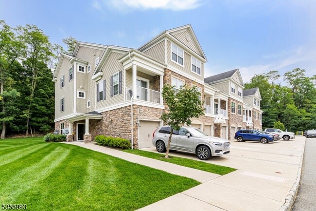 503 Waterview Ct in Hanover, NJ - Building Photo - Building Photo