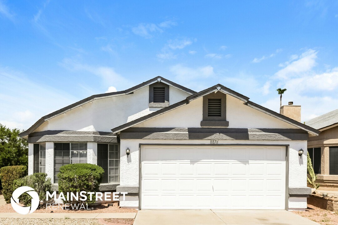 8876 W Michelle Dr in Peoria, AZ - Building Photo