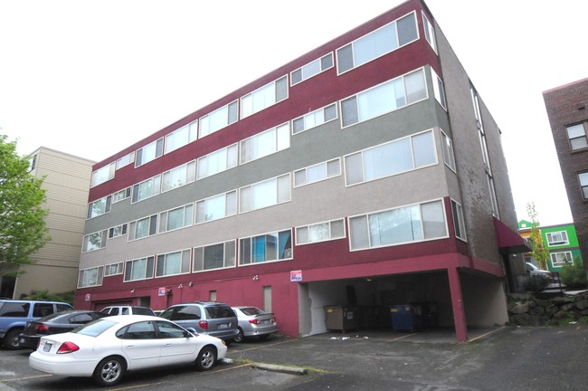 Tyee Apartments in Seattle, WA - Building Photo - Building Photo