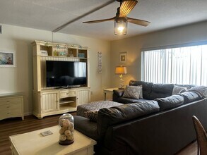 340 Base Ave E in Venice, FL - Building Photo - Building Photo