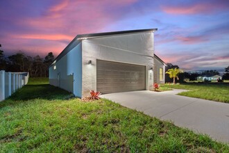 402 Oakland Ln in Poinciana, FL - Building Photo - Building Photo