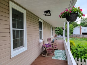 557 Pitney Rd in Columbia, PA - Foto de edificio - Building Photo