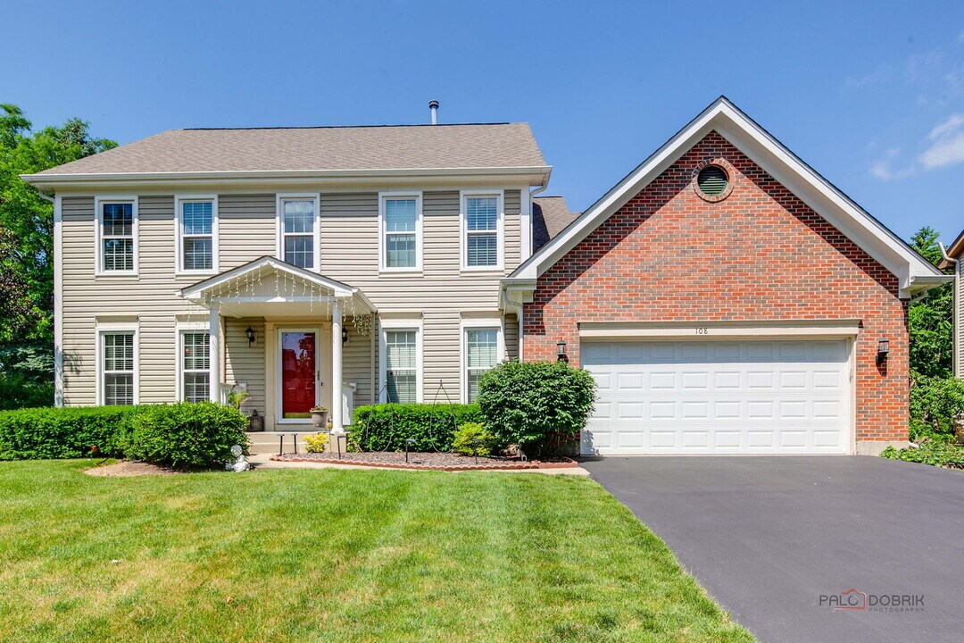 108 Brook Hill Ln in Vernon Hills, IL - Foto de edificio