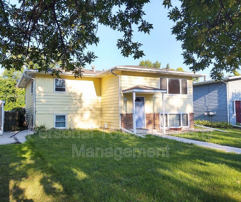 218 Morrison St in West Fargo, ND - Building Photo