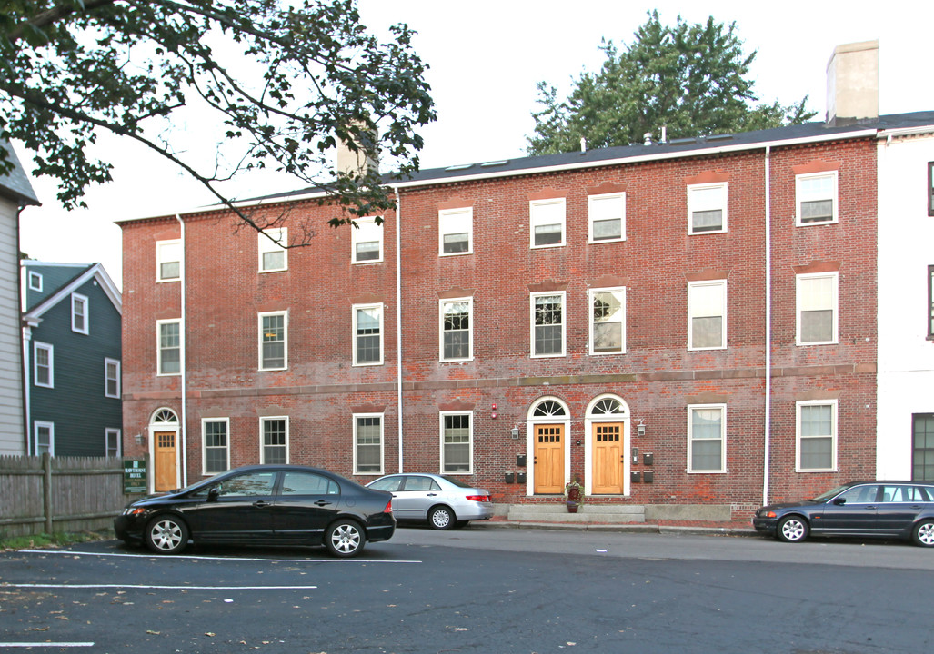 8 Union St in Salem, MA - Building Photo