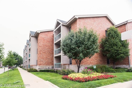 Green Balconies Apartments in Champaign, IL - Foto de edificio