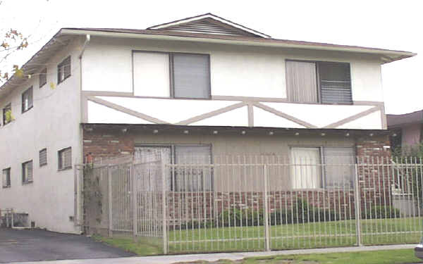 11615 Sylvan St in North Hollywood, CA - Building Photo - Building Photo