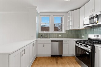 5408 W George St, Unit 2 in Chicago, IL - Building Photo - Building Photo