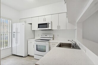31 Whitehead Cir in Weston, FL - Building Photo - Building Photo