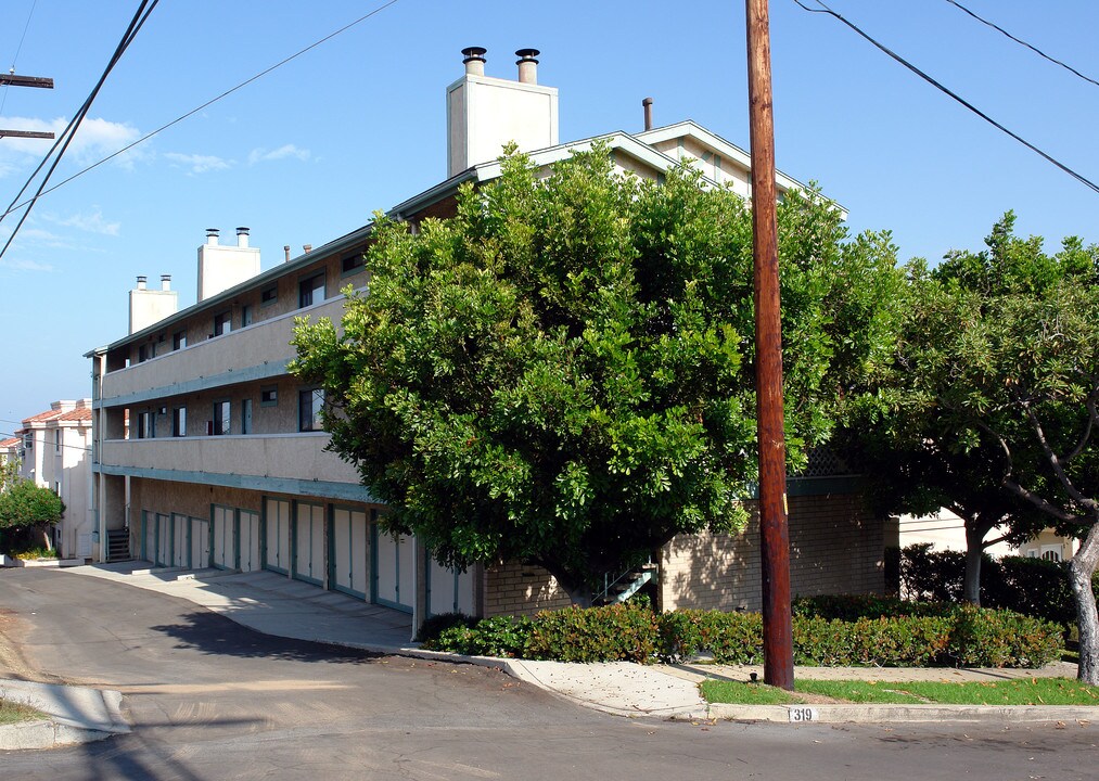 319 Sierra St in El Segundo, CA - Foto de edificio